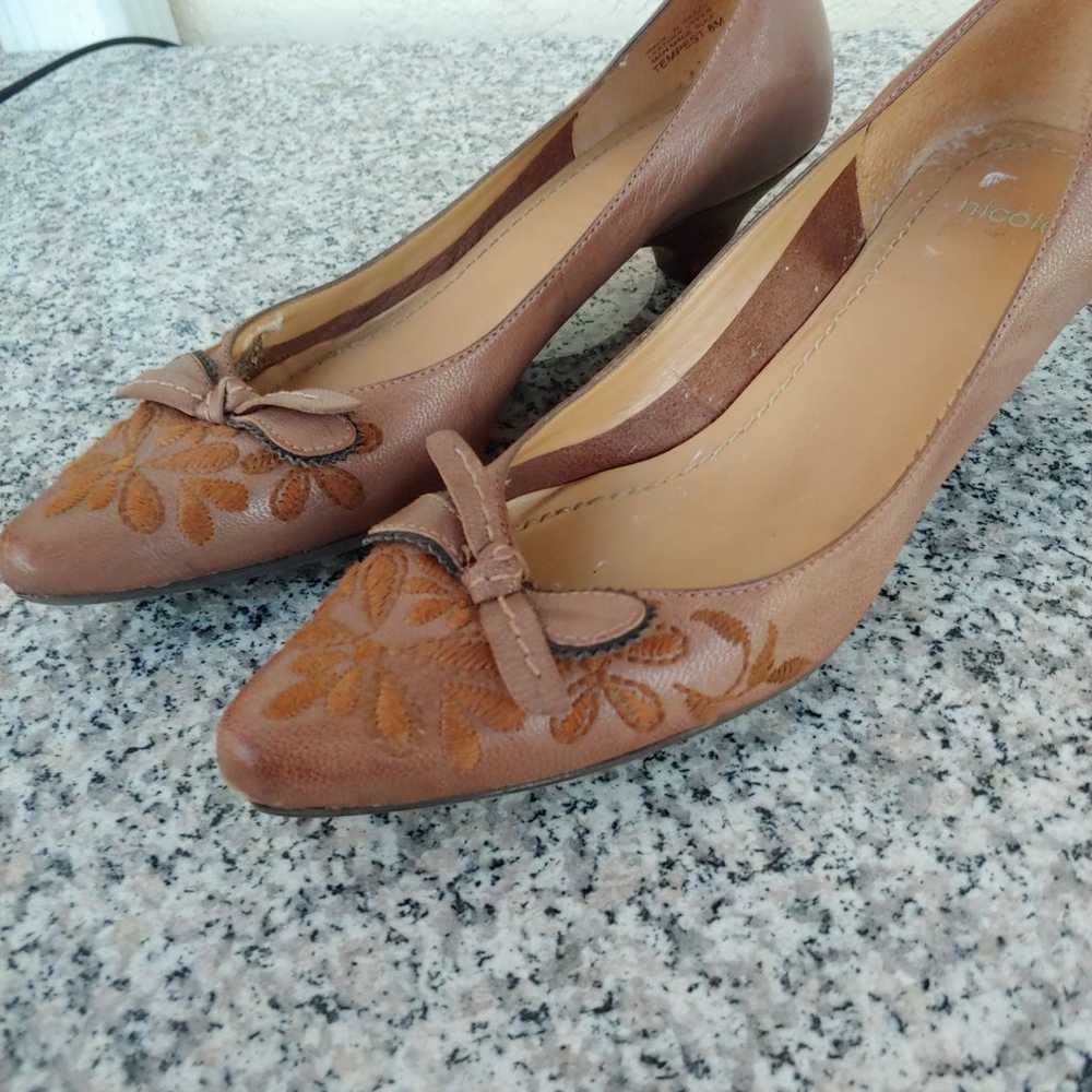 Nicole leather brown tan kitten heels embroidered - image 4