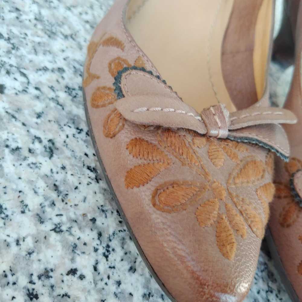 Nicole leather brown tan kitten heels embroidered - image 8