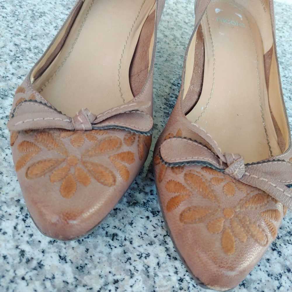 Nicole leather brown tan kitten heels embroidered - image 9
