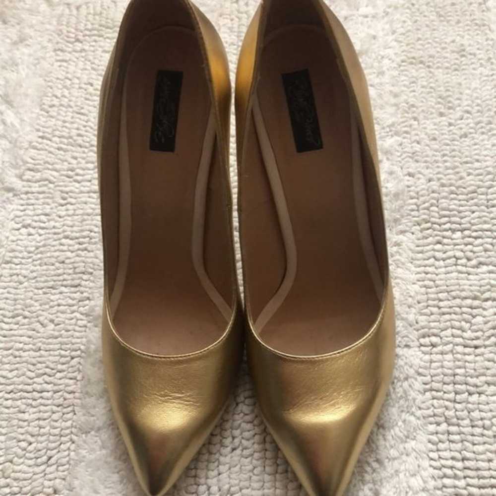 Bespoke golden leather high heel pumps, custom ma… - image 3