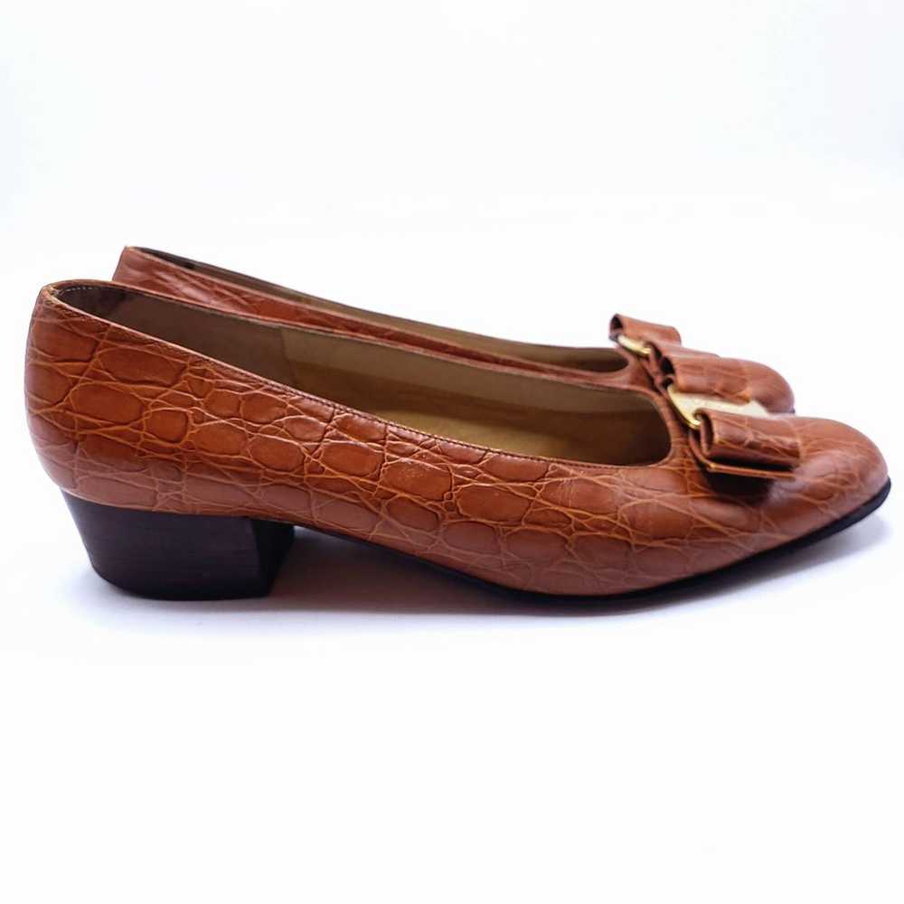 Vintage Salvatore Ferragamo Vara Bow Pump Croc Em… - image 3