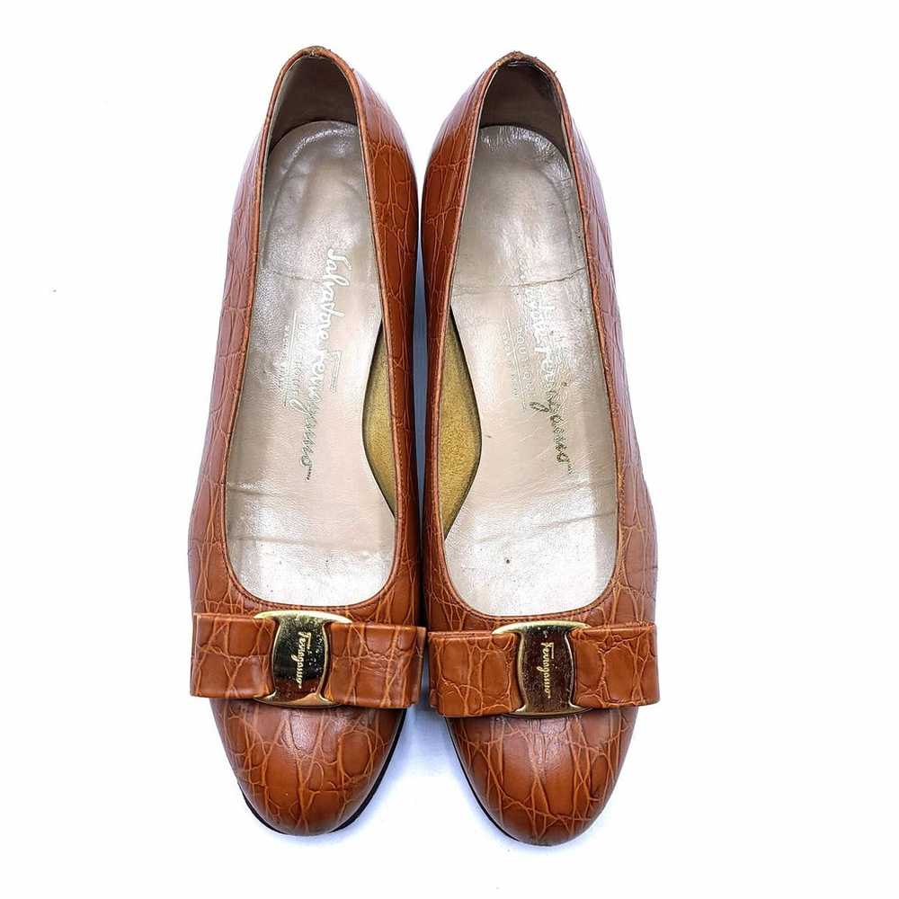 Vintage Salvatore Ferragamo Vara Bow Pump Croc Em… - image 4