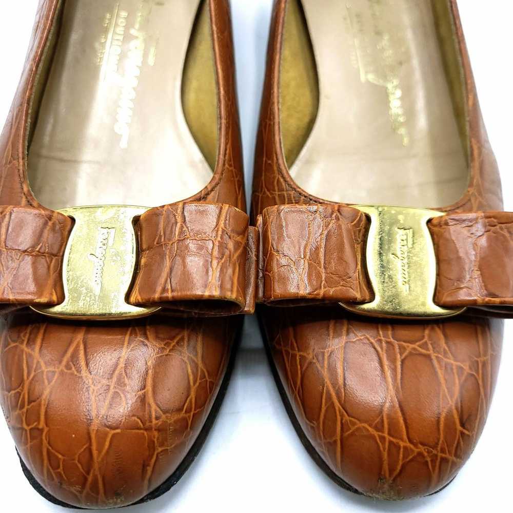 Vintage Salvatore Ferragamo Vara Bow Pump Croc Em… - image 5