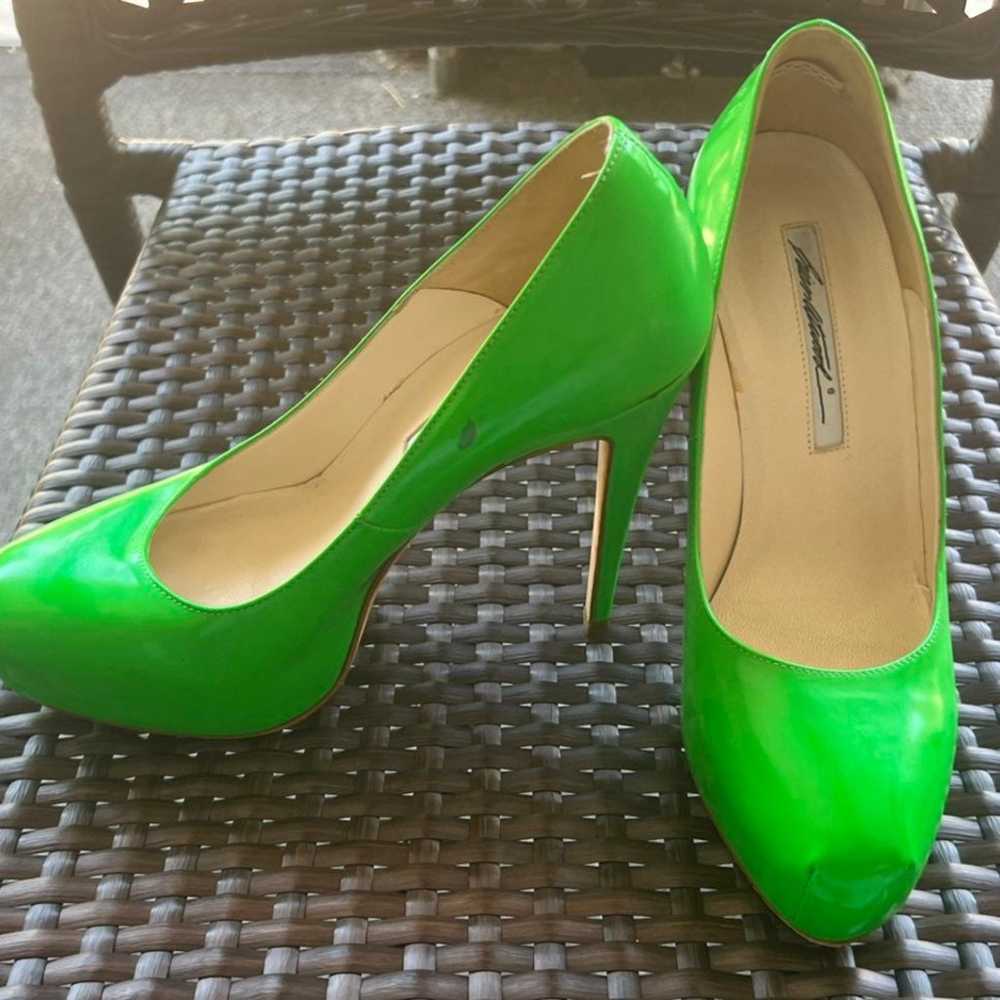 heels size 4 good condition - image 2