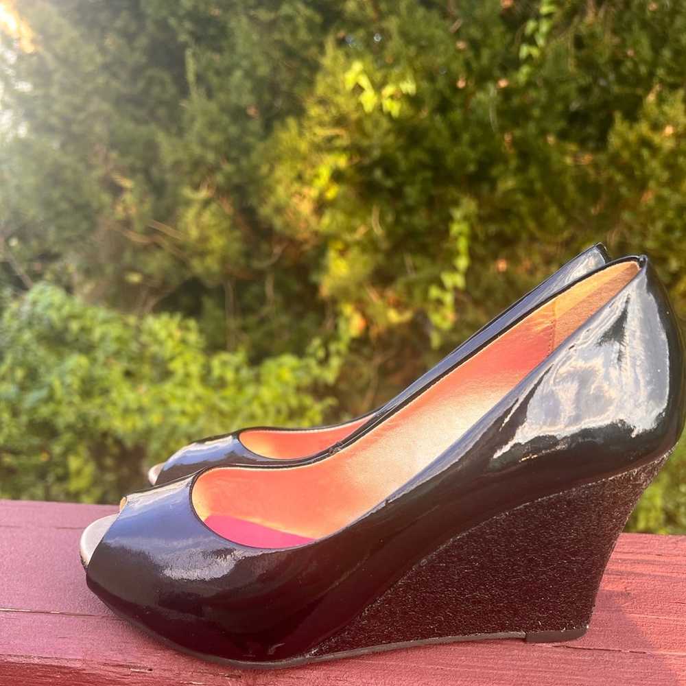 LILLY PULITZER NEW BLACK PATENT LEATHER PEER TOE … - image 1