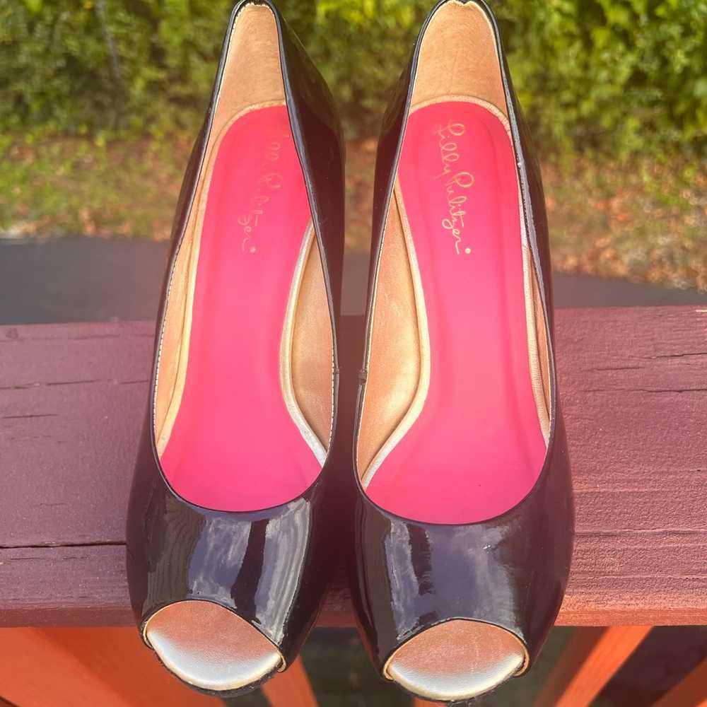 LILLY PULITZER NEW BLACK PATENT LEATHER PEER TOE … - image 2