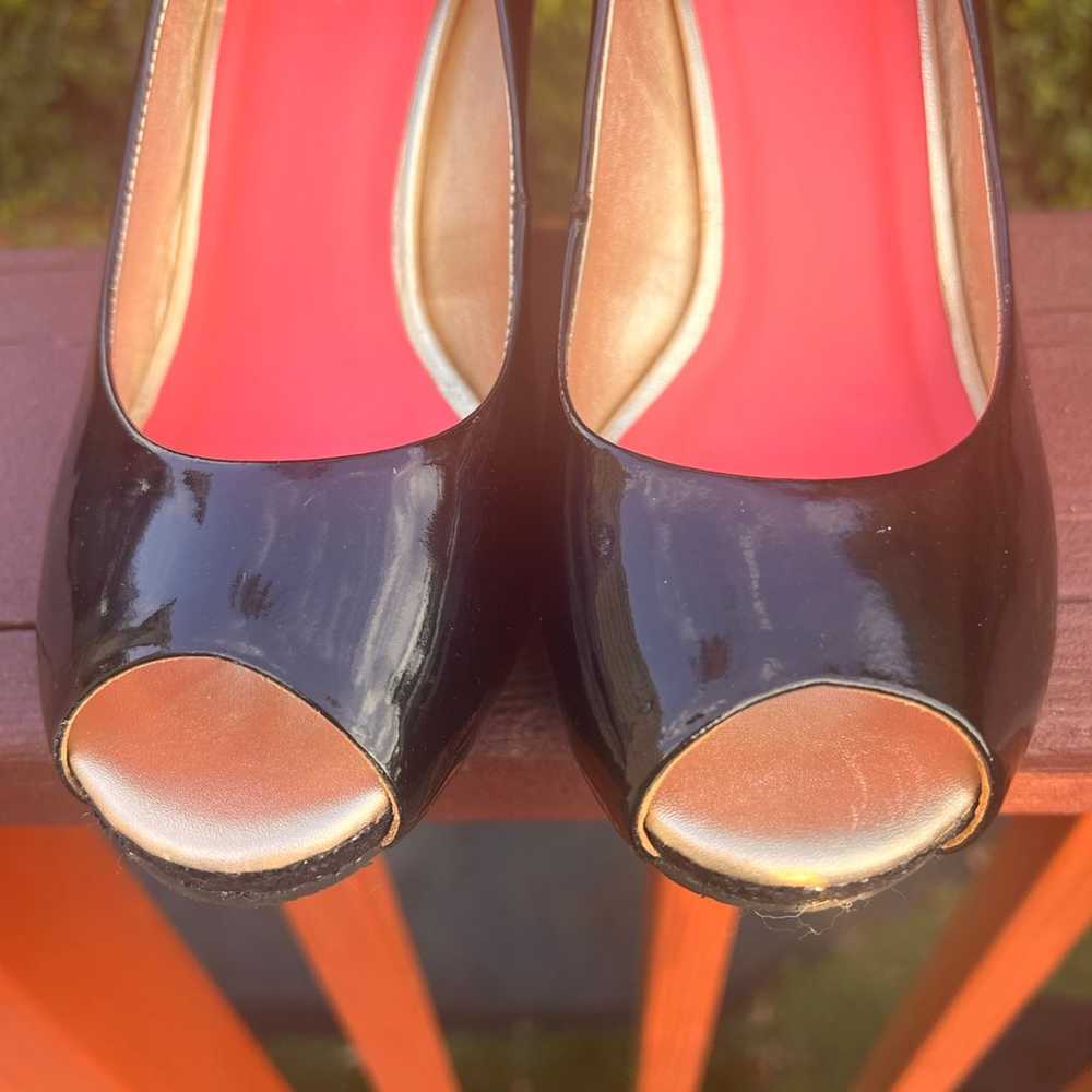 LILLY PULITZER NEW BLACK PATENT LEATHER PEER TOE … - image 3