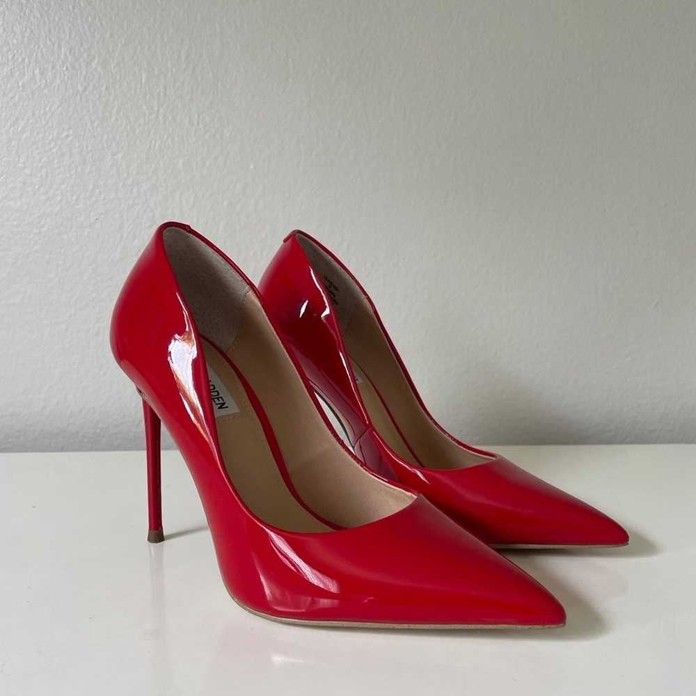 Size 7 Vala Red Patent Leather Steve Madden Pumps - image 2