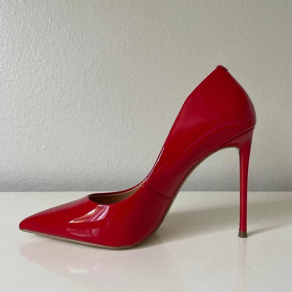 Size 7 Vala Red Patent Leather Steve Madden Pumps - image 4