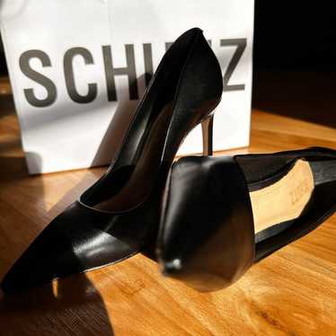 Schutz black pumps