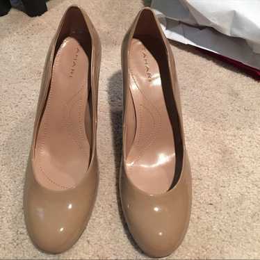 Tahari nude heels