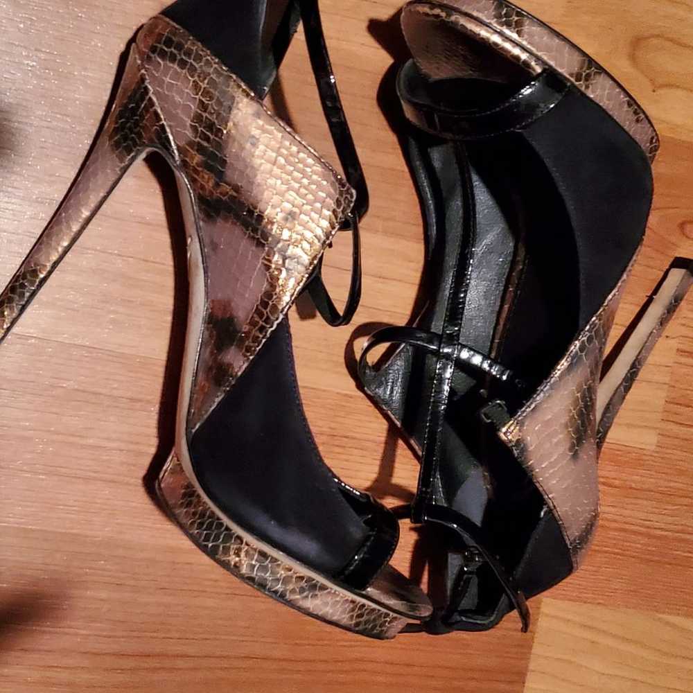black shoes - image 2