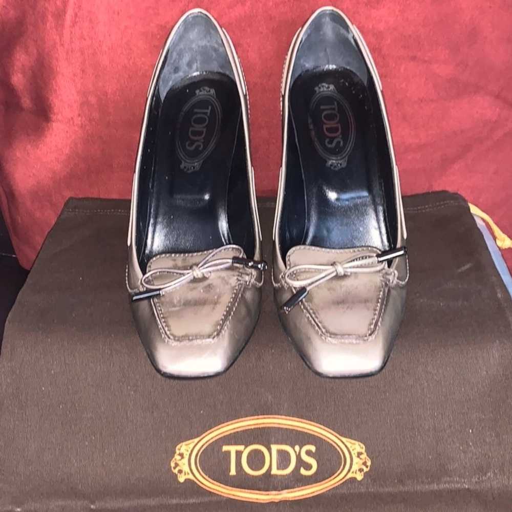 Stylish TOD’S Patent Leather Grey pumps - image 1