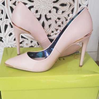 Ted Baker LONDON Heels | Nude Leather