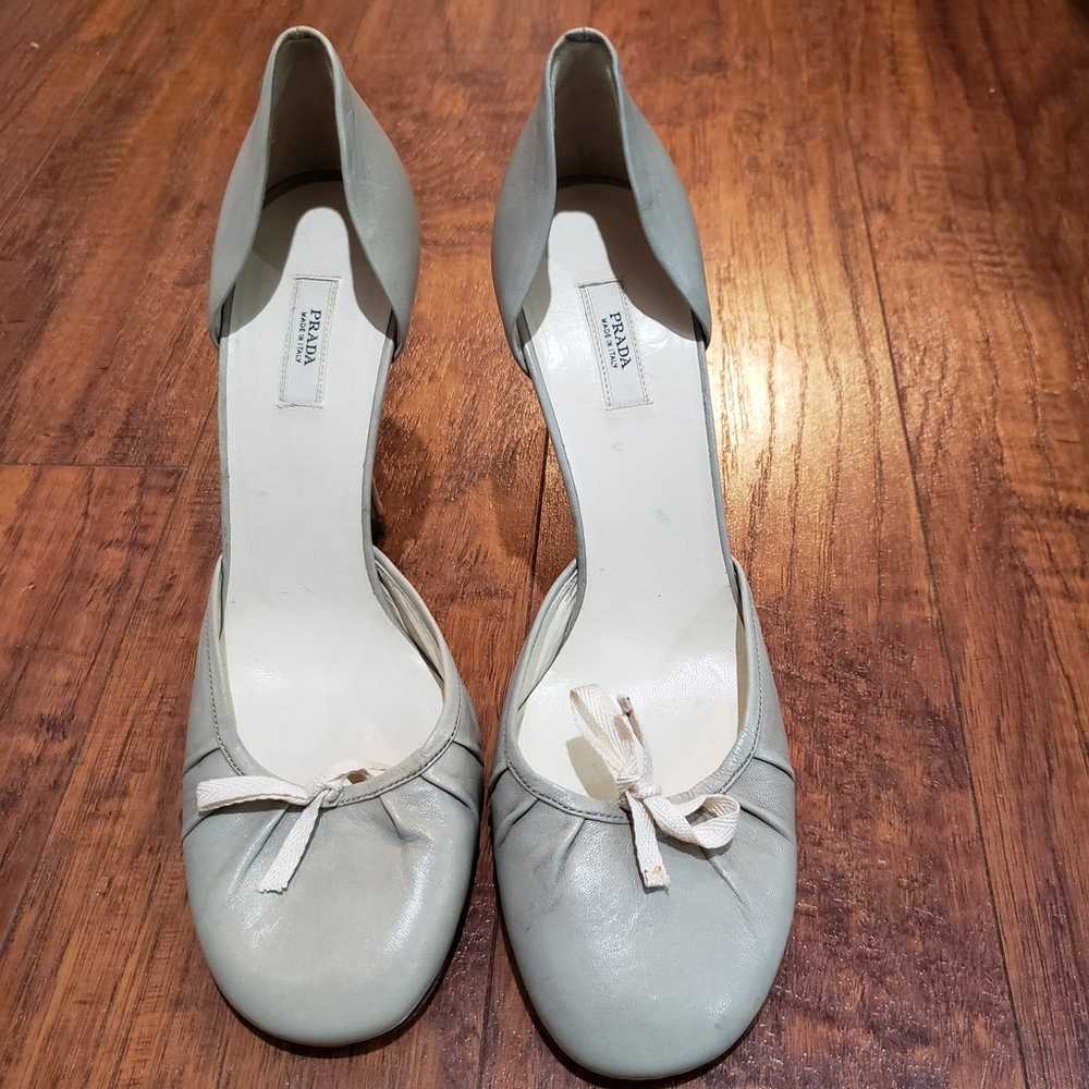 PRADA GREY taupe LEATHER PUMPS W/ GROSGRAIN BOW s… - image 2