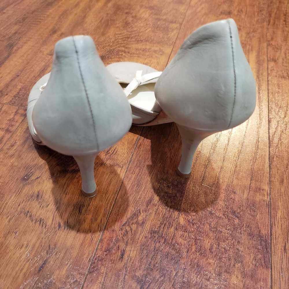 PRADA GREY taupe LEATHER PUMPS W/ GROSGRAIN BOW s… - image 5