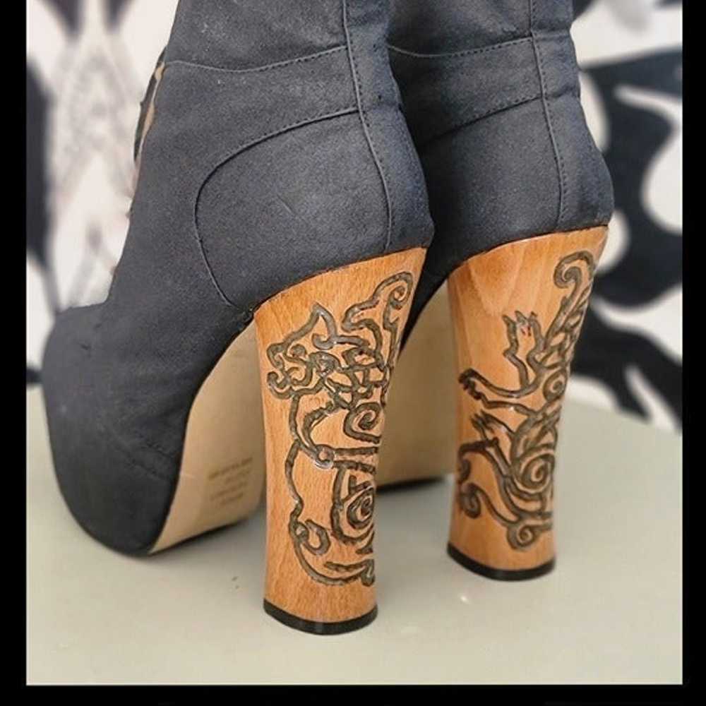 Hand Carved 1/1 Wooden Platform Heel Bootie Size 6 - image 2