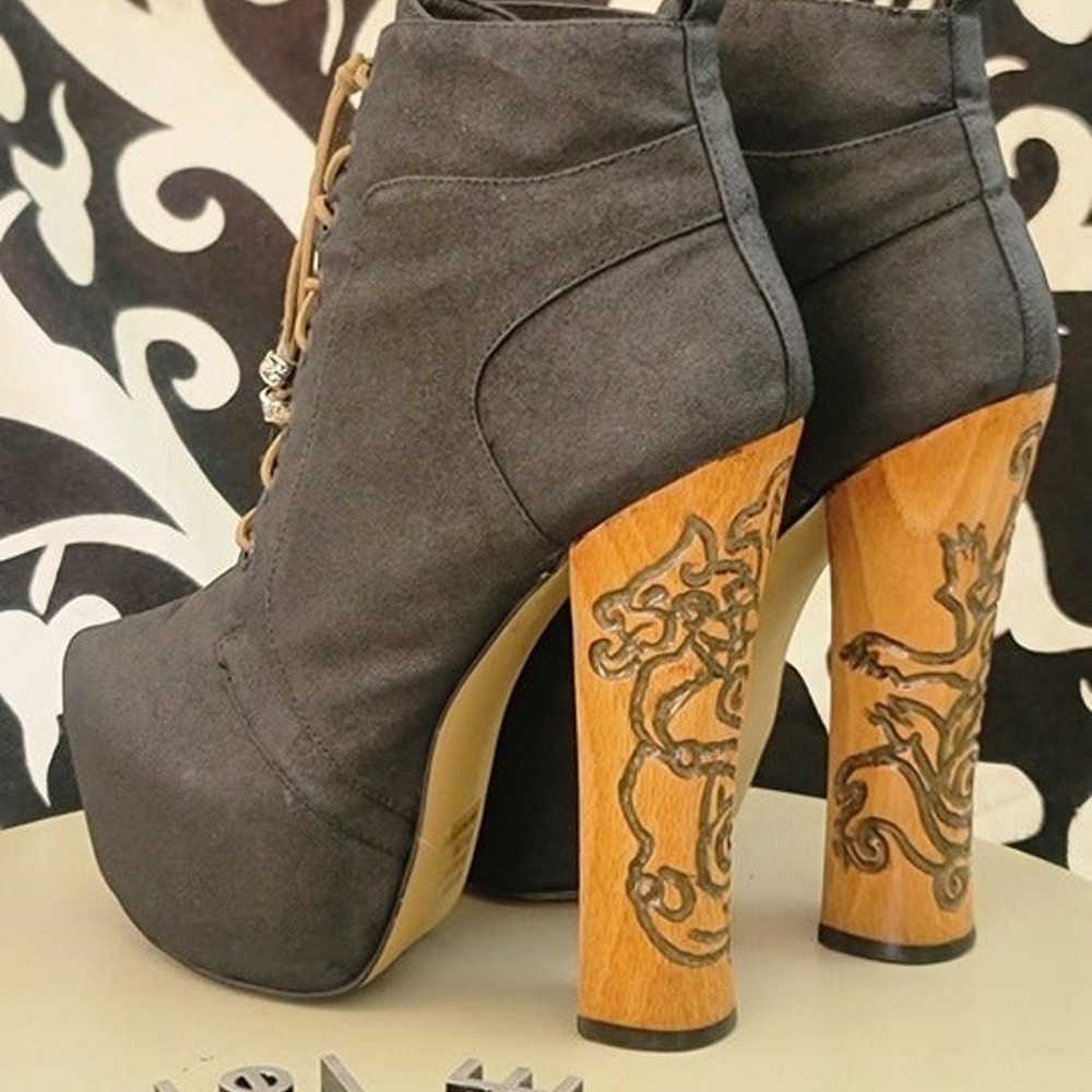 Hand Carved 1/1 Wooden Platform Heel Bootie Size 6 - image 7