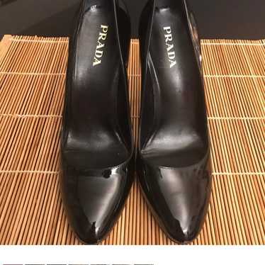 PRADA classic black patent leather pump in EUC!