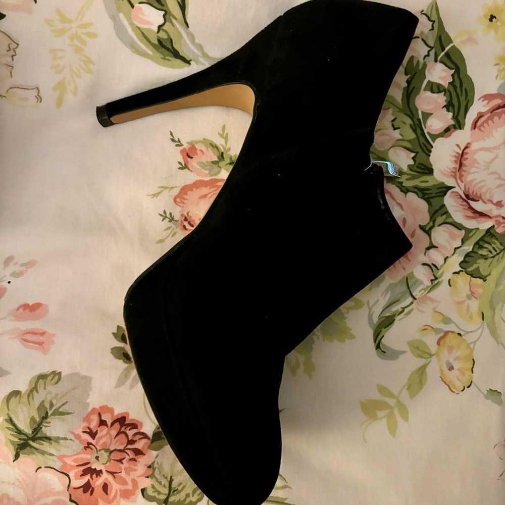 NWOT Vince Camuto booties - image 7