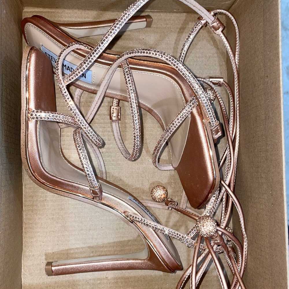 Steve Madden unveiled rose gold heels - image 6