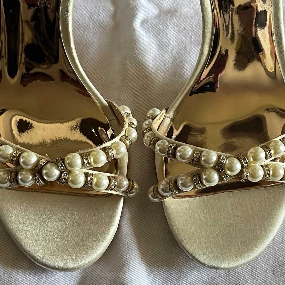 BADGLEY Mischka “HANNAH” Imitation Pearl Sandal N… - image 2