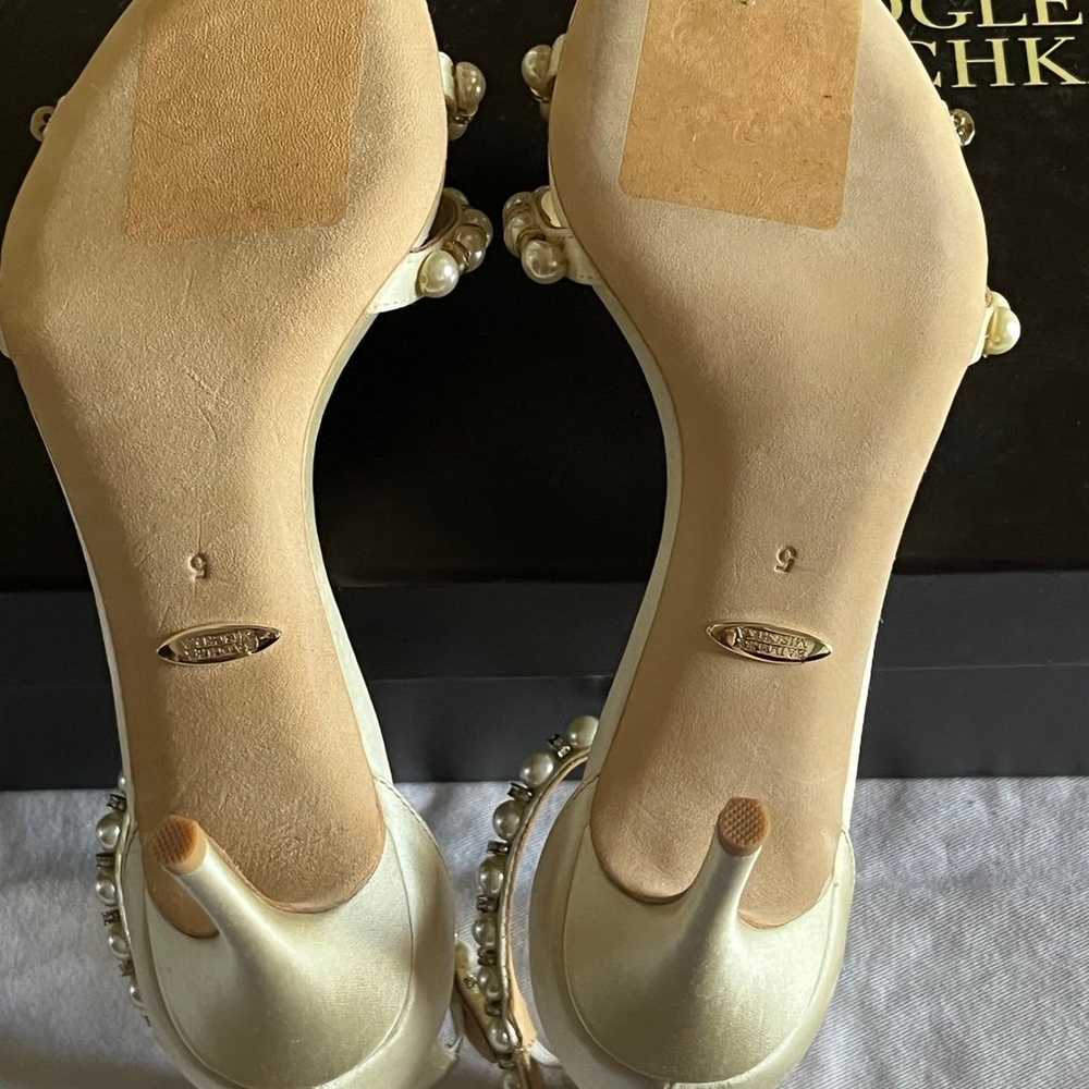 BADGLEY Mischka “HANNAH” Imitation Pearl Sandal N… - image 9