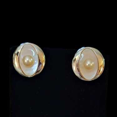 Silver Elegant silver and pearl cuff links