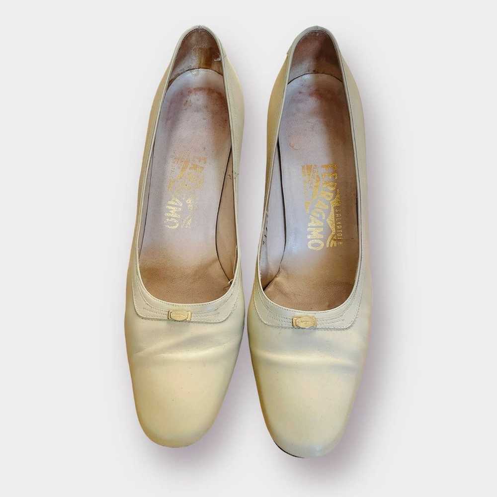 60s Ferragamo Cream Heels - image 6