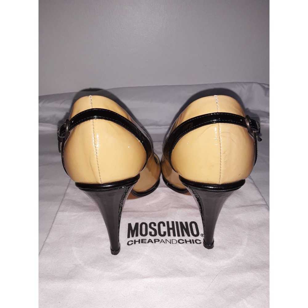 Authentic Moschino Tan & Black Patent Leather Pee… - image 3