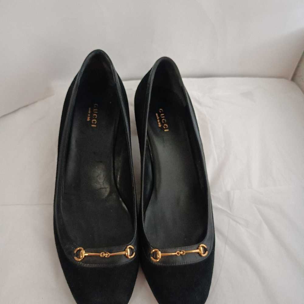 GUCCI iconic Black suede classic horsebit pumps 3… - image 1