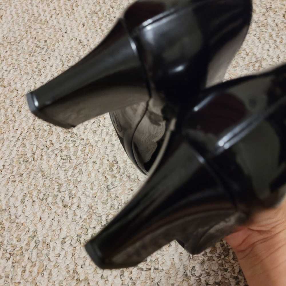 Prada women leather shoes in black. - image 4