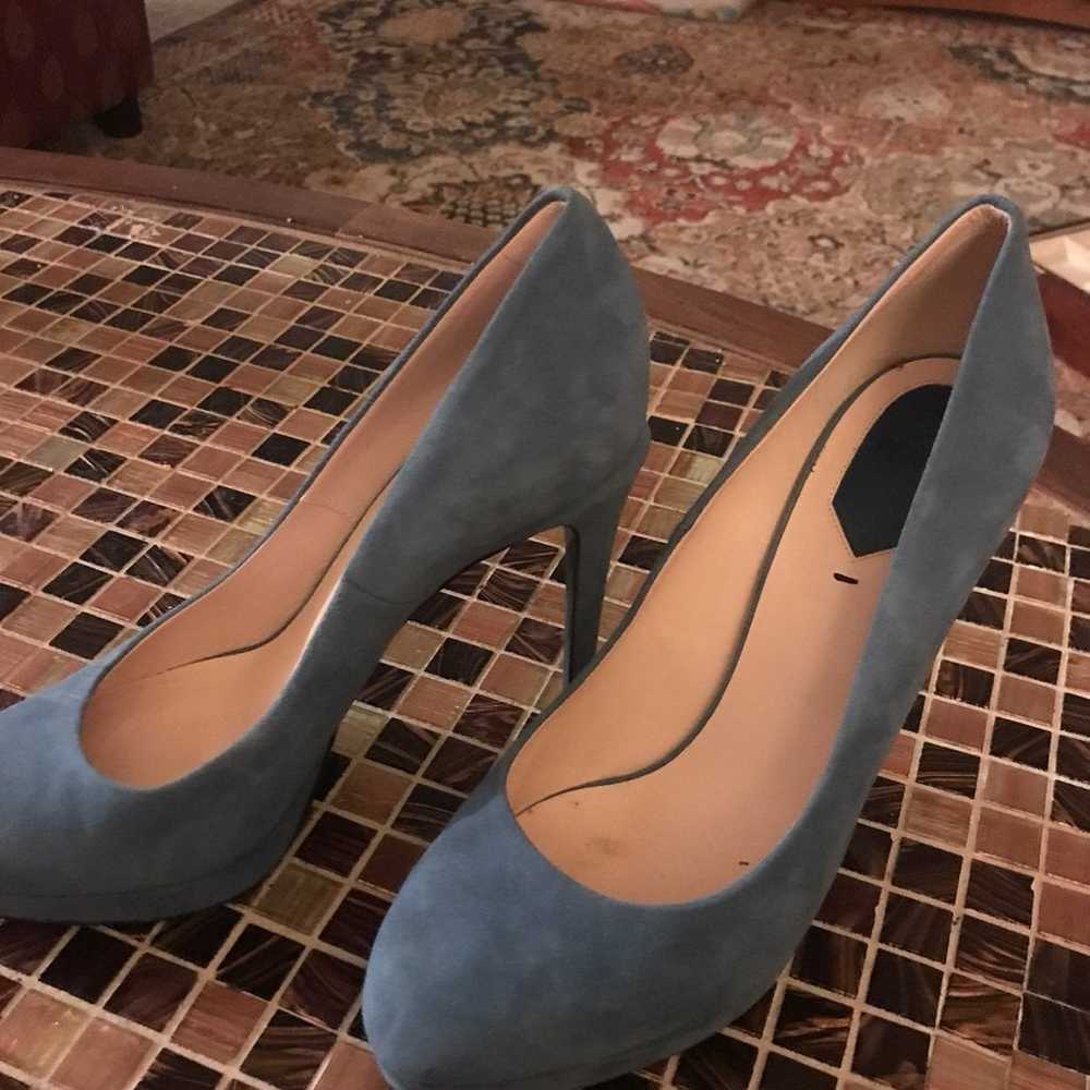 heels size 10 - image 1