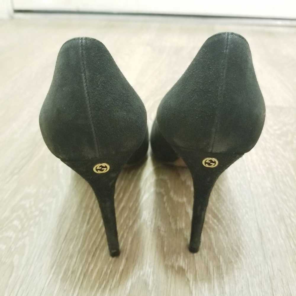 Gucci round toe suede black heels - image 9