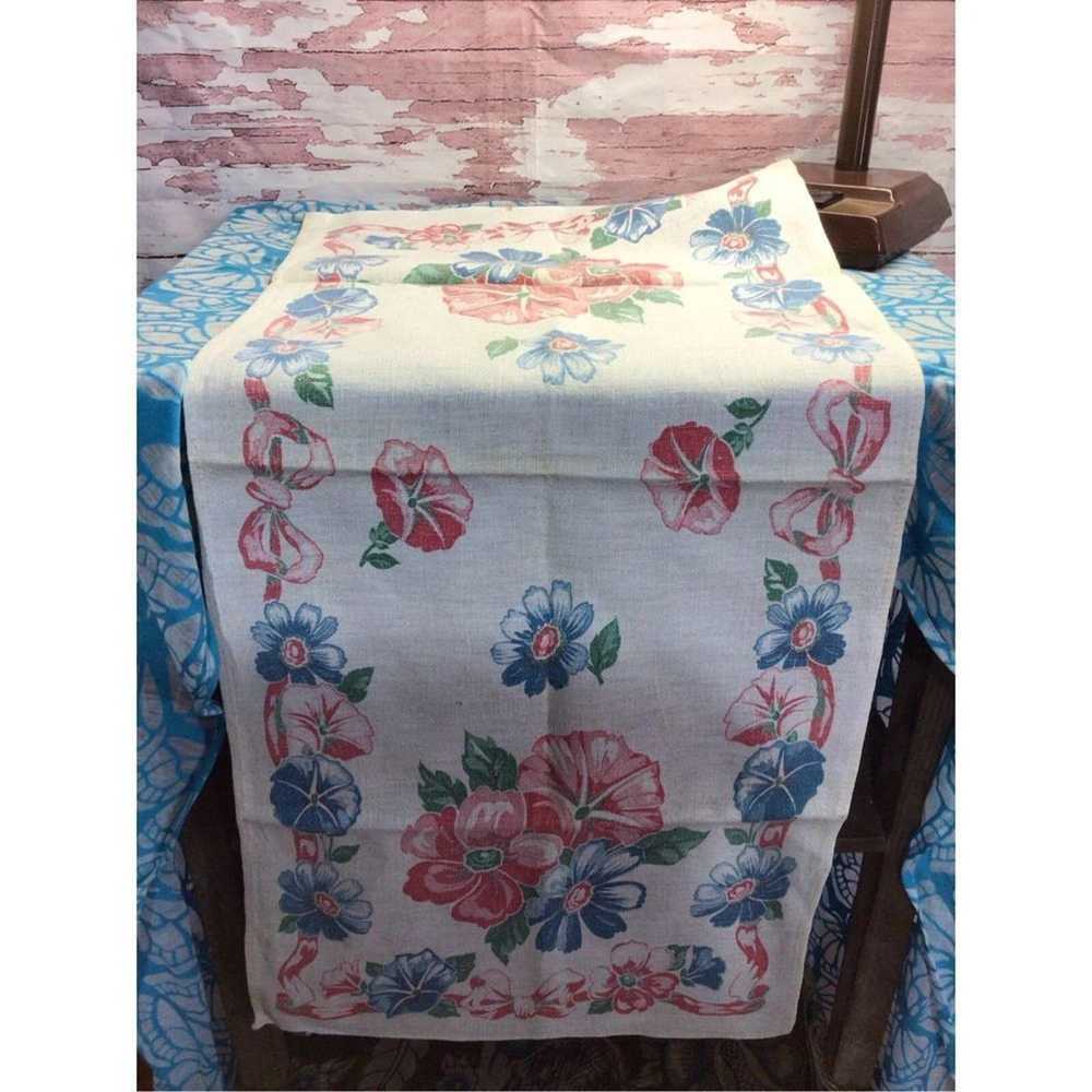 Vintage Vintage Linen Table Cover Red & Blue Flor… - image 5