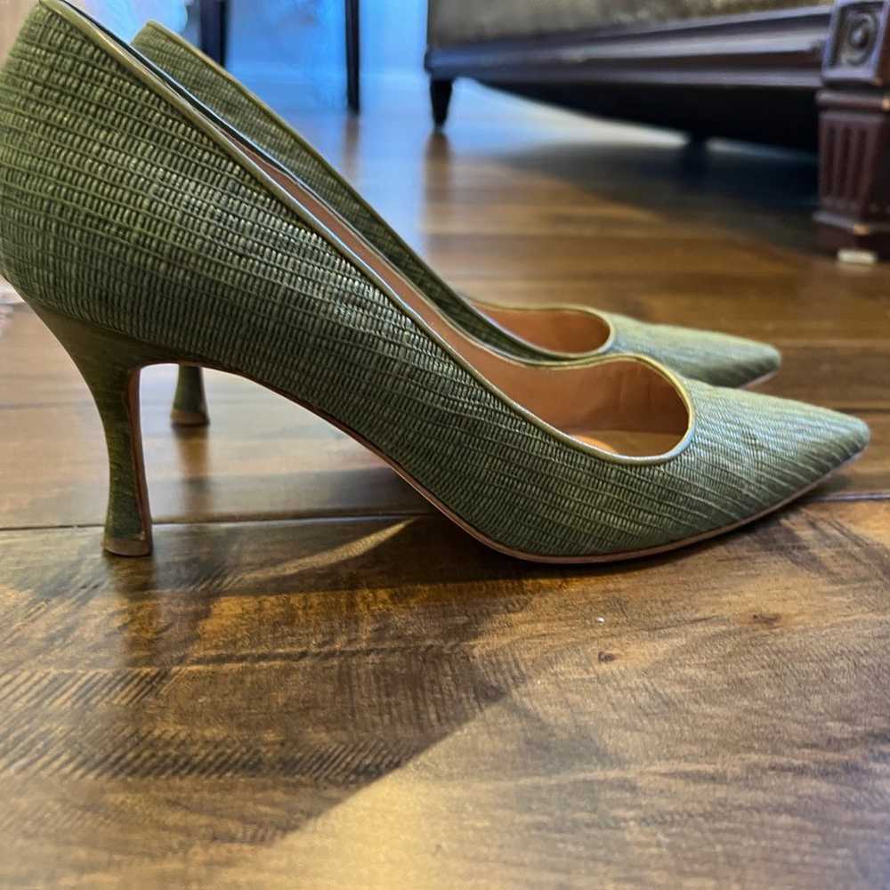 manolo blahnik green pumps size 38 - image 1