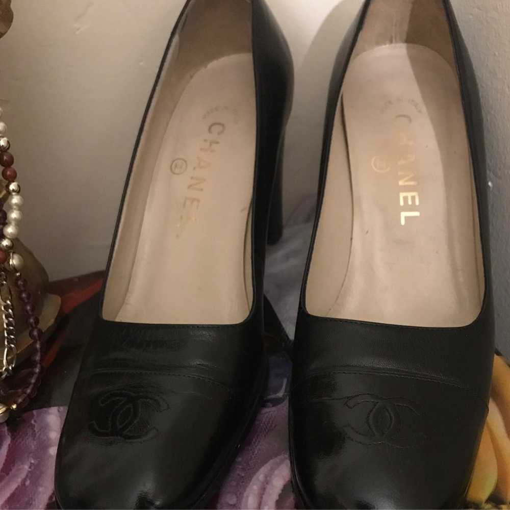 Stunning CHANEL CC monogram Cambon Pumps Shoes He… - image 2