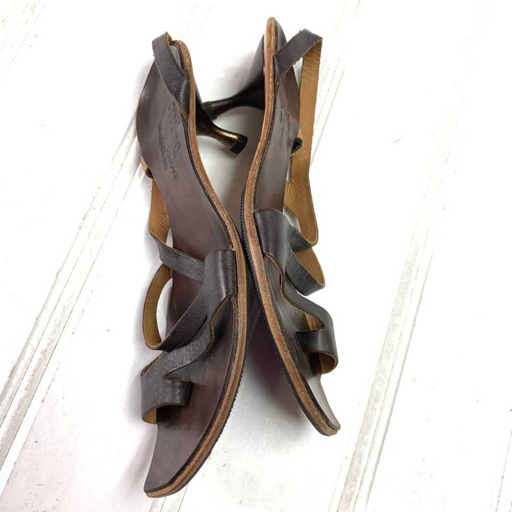 CYDWOQ Kitten Heel Brown Leather Sandals - image 7