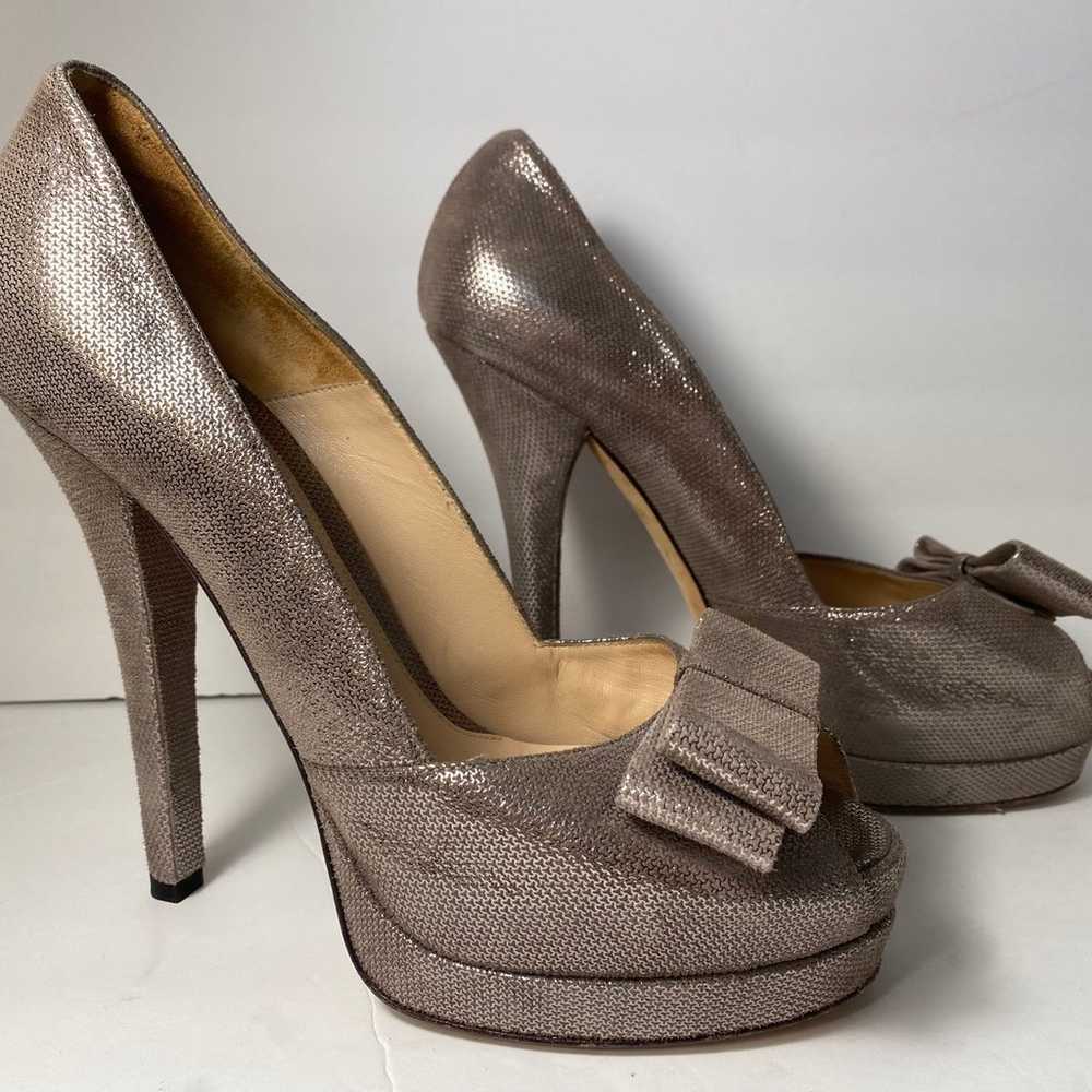 Fendi embossed suede open toe pumps heels bow tau… - image 3