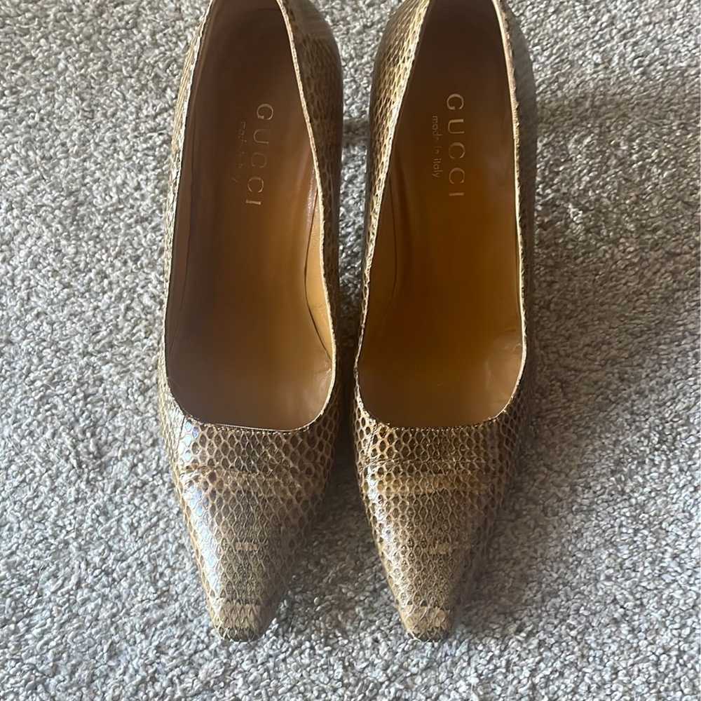 Gucci snakeskin pumps - image 2