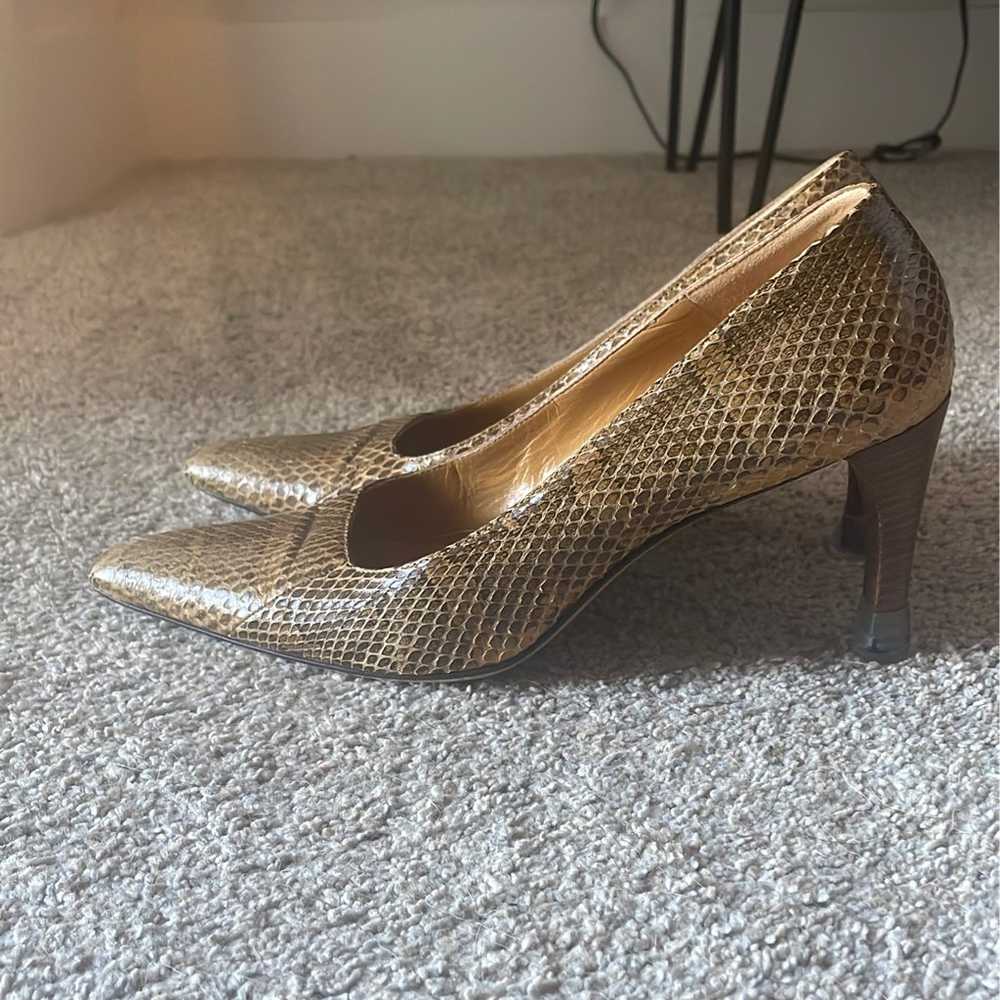 Gucci snakeskin pumps - image 3