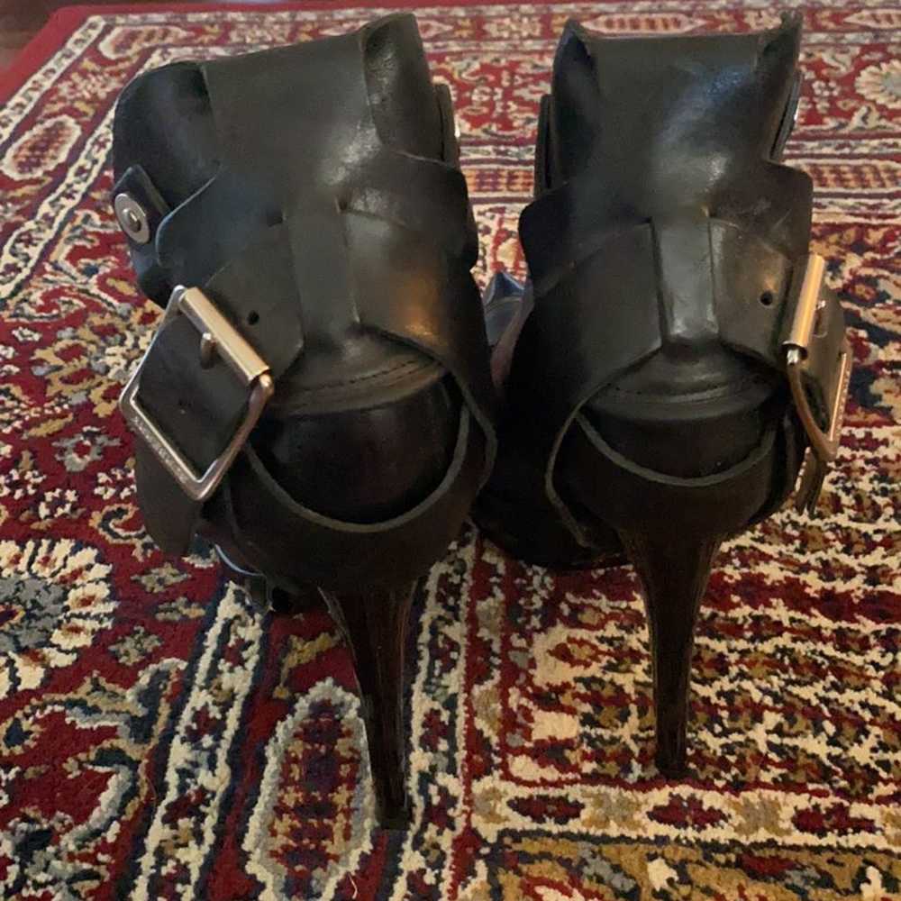 Burberry porsum black leather heels - image 1