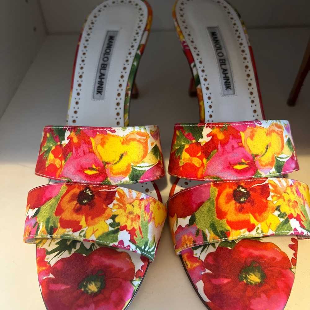 manolo blahnik floral kitten heels - image 2
