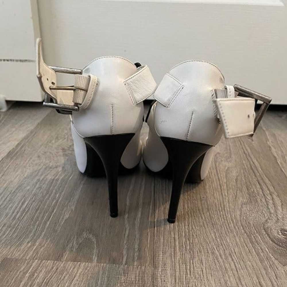 Alexander McQueen two tone black white heels sz 3… - image 2