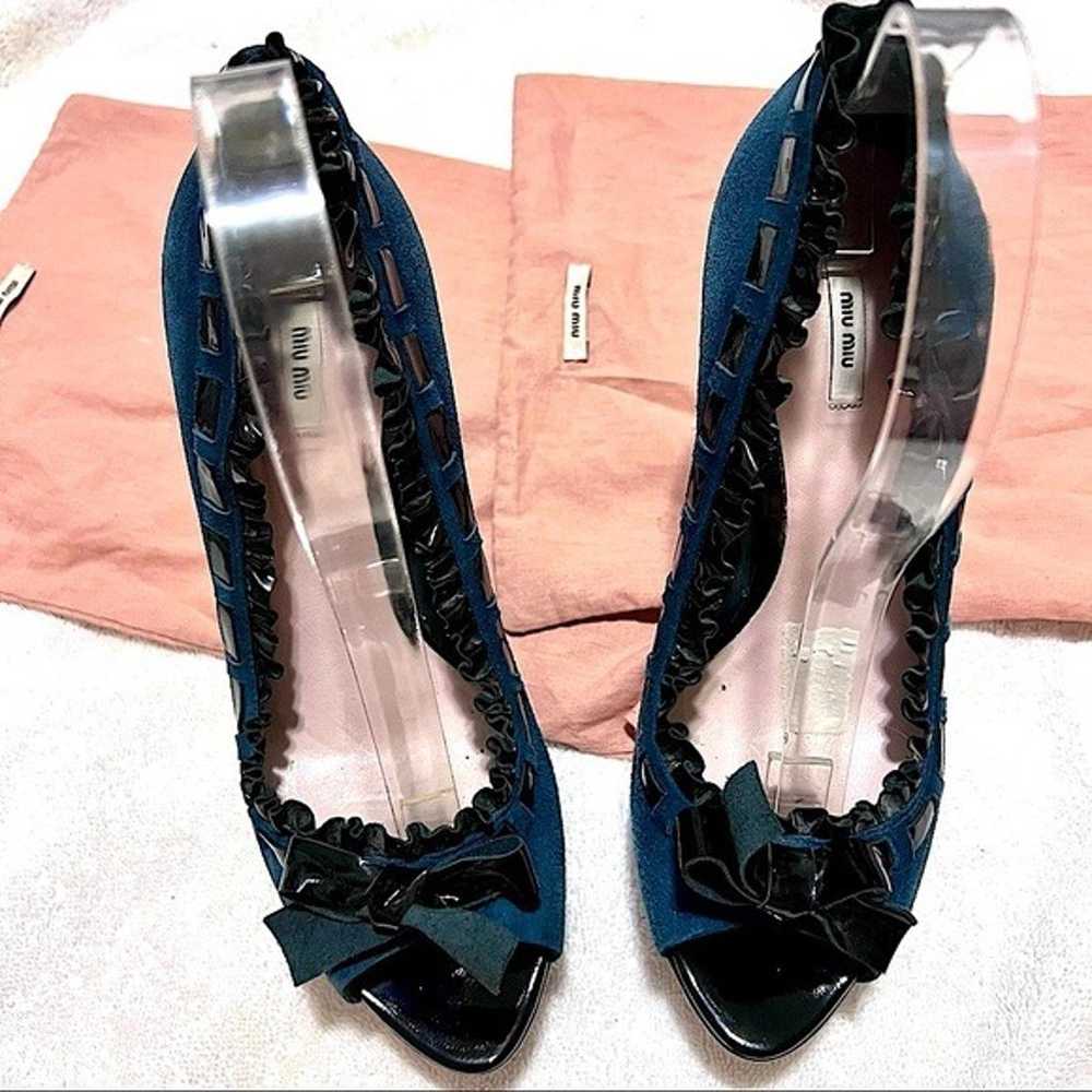 MIU MIU Teal suede bow stiletto heels peep toes p… - image 3