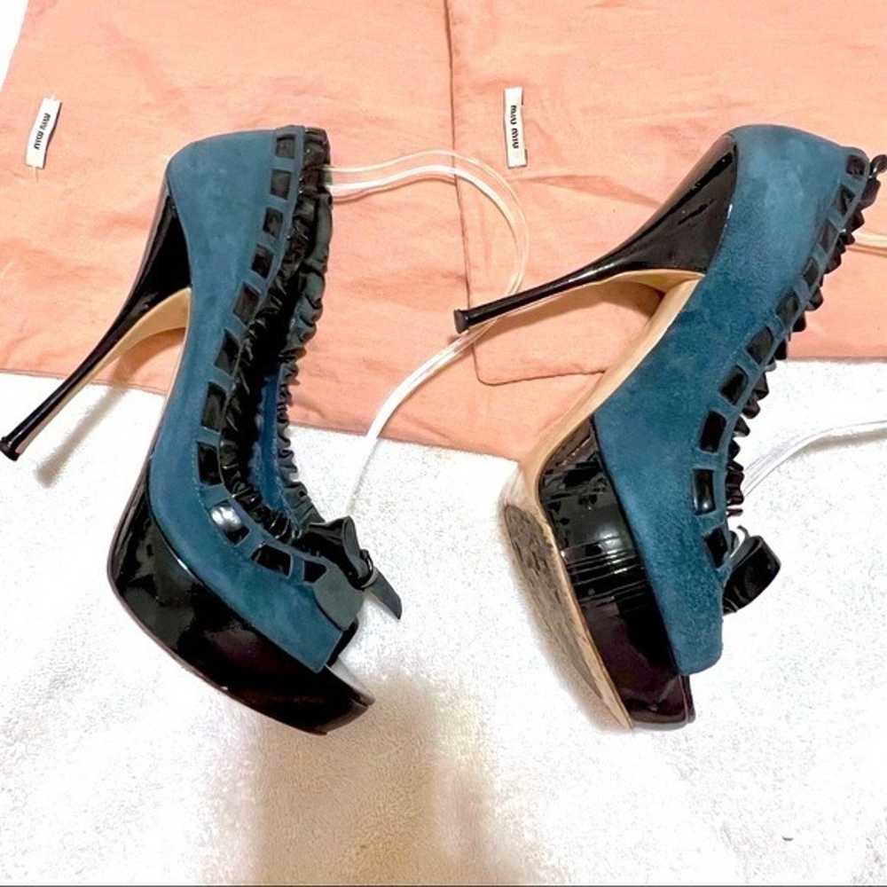 MIU MIU Teal suede bow stiletto heels peep toes p… - image 5