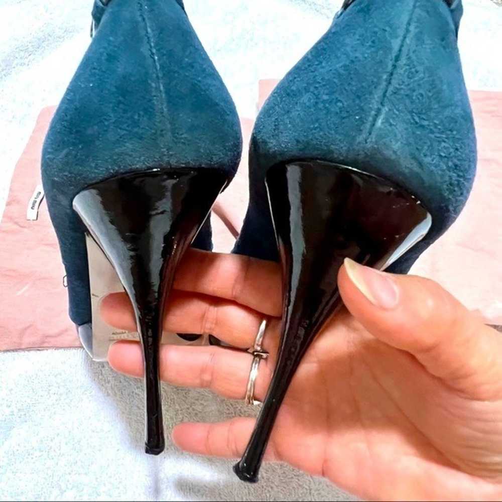 MIU MIU Teal suede bow stiletto heels peep toes p… - image 7