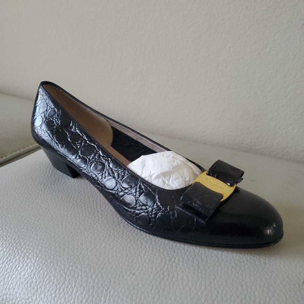 Salvatore Ferragamo vara croc black narrow size 8… - image 5