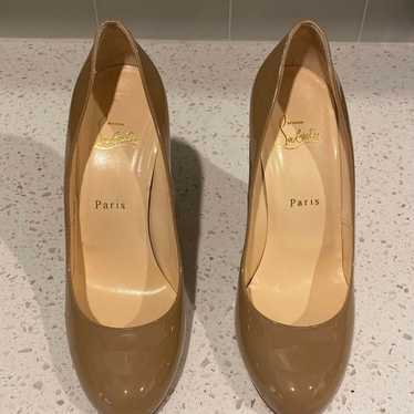 AUTHENTIC Christian louboutin camel pump