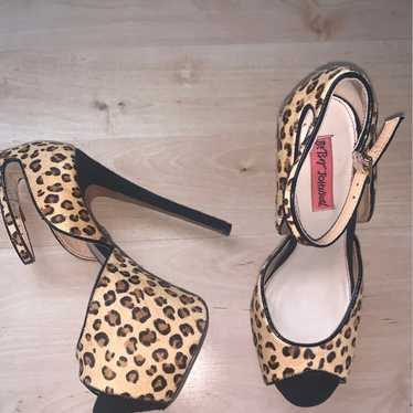 Platform leopard print heels
